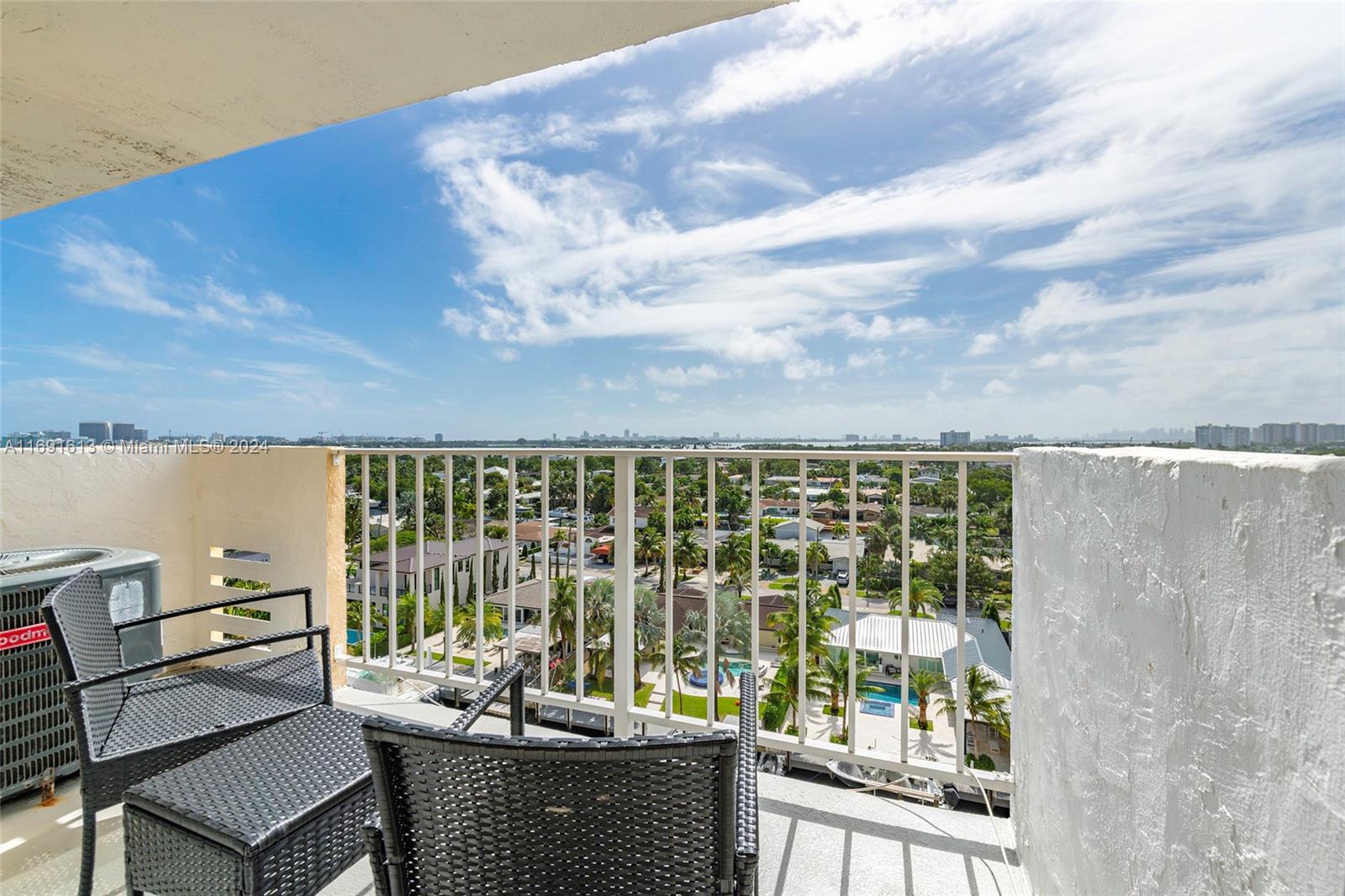 VECINO DEL MAR CONDO - Residential