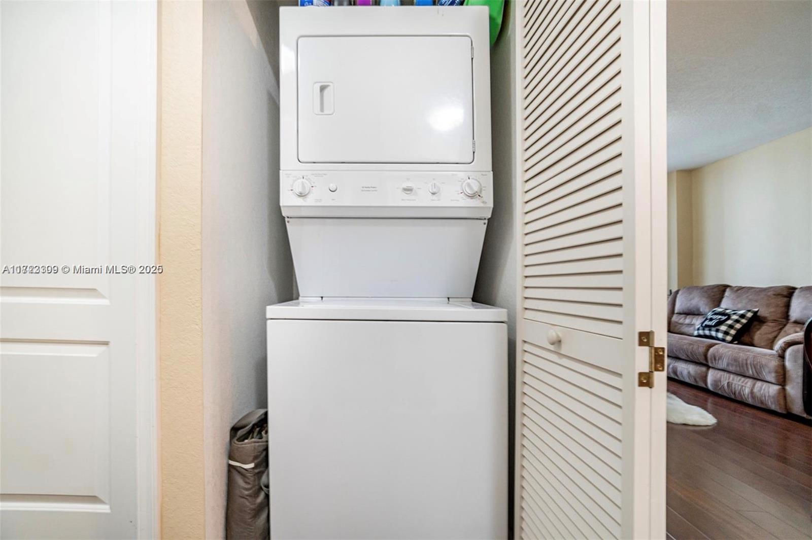 RADIUS CONDO - Residential