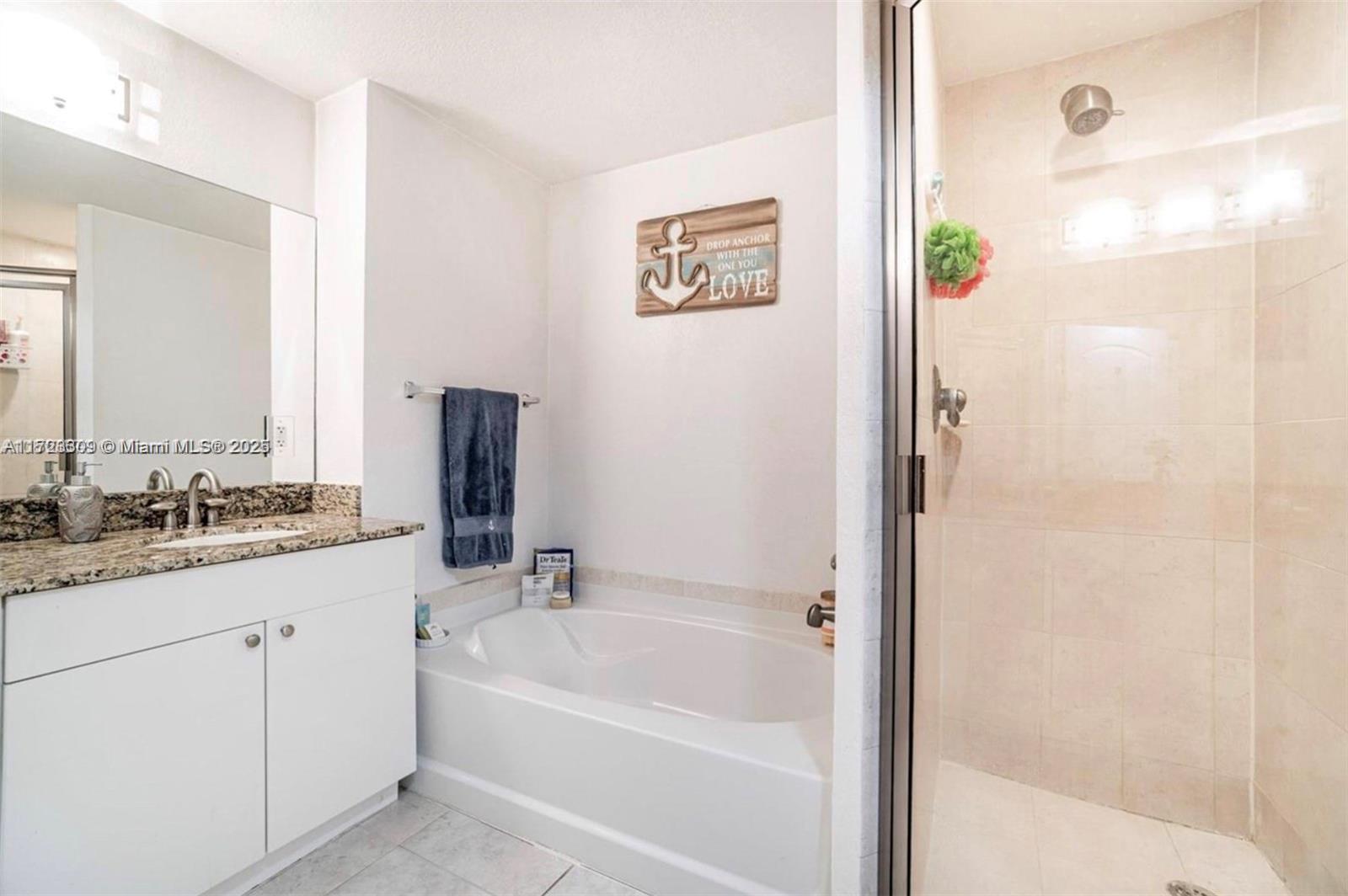 RADIUS CONDO - Residential