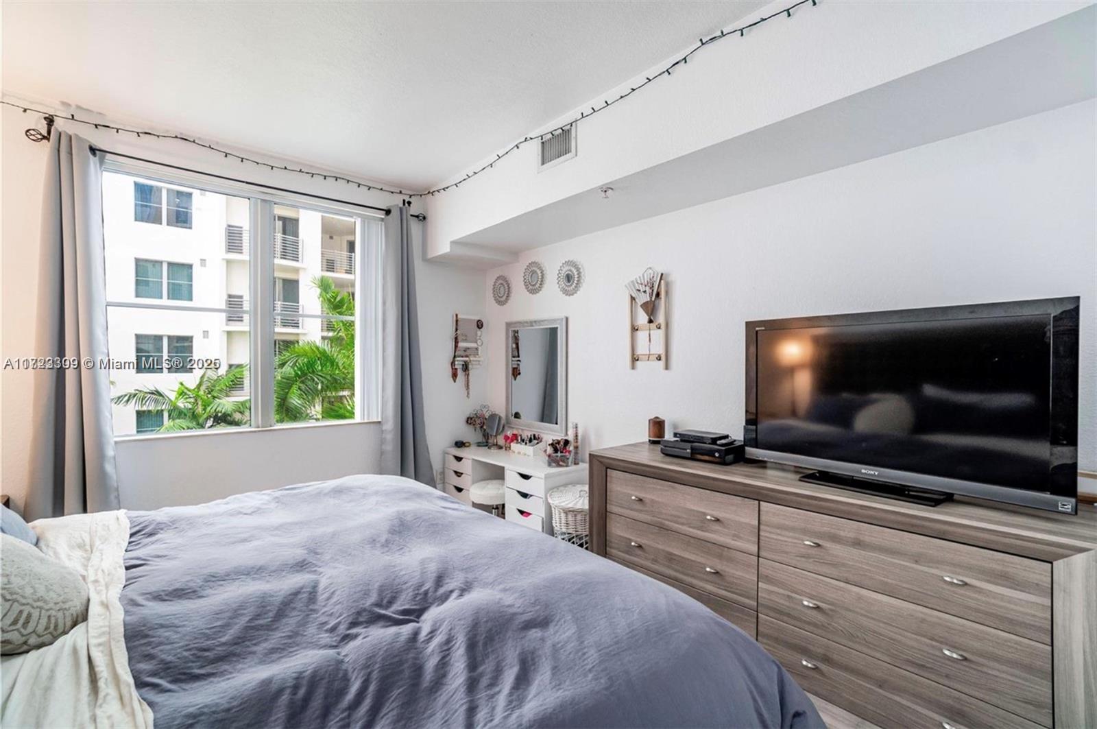 RADIUS CONDO - Residential