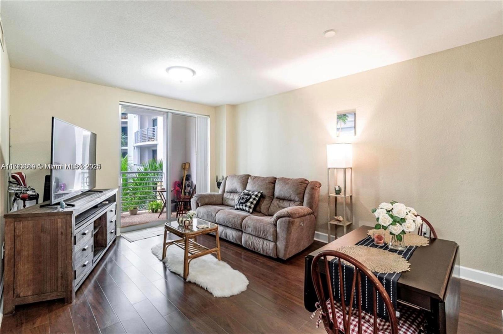 RADIUS CONDO - Residential