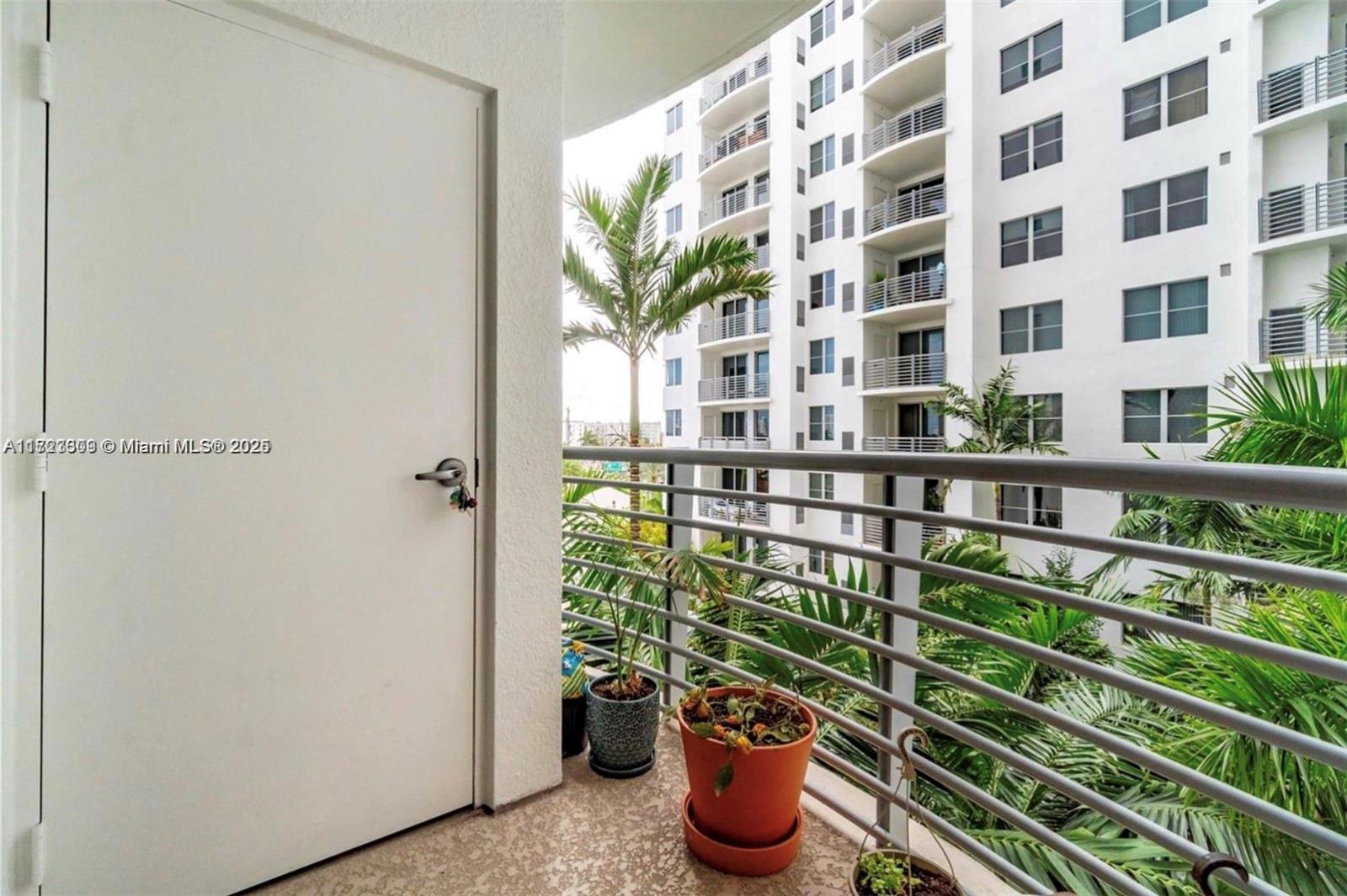 RADIUS CONDO - Residential