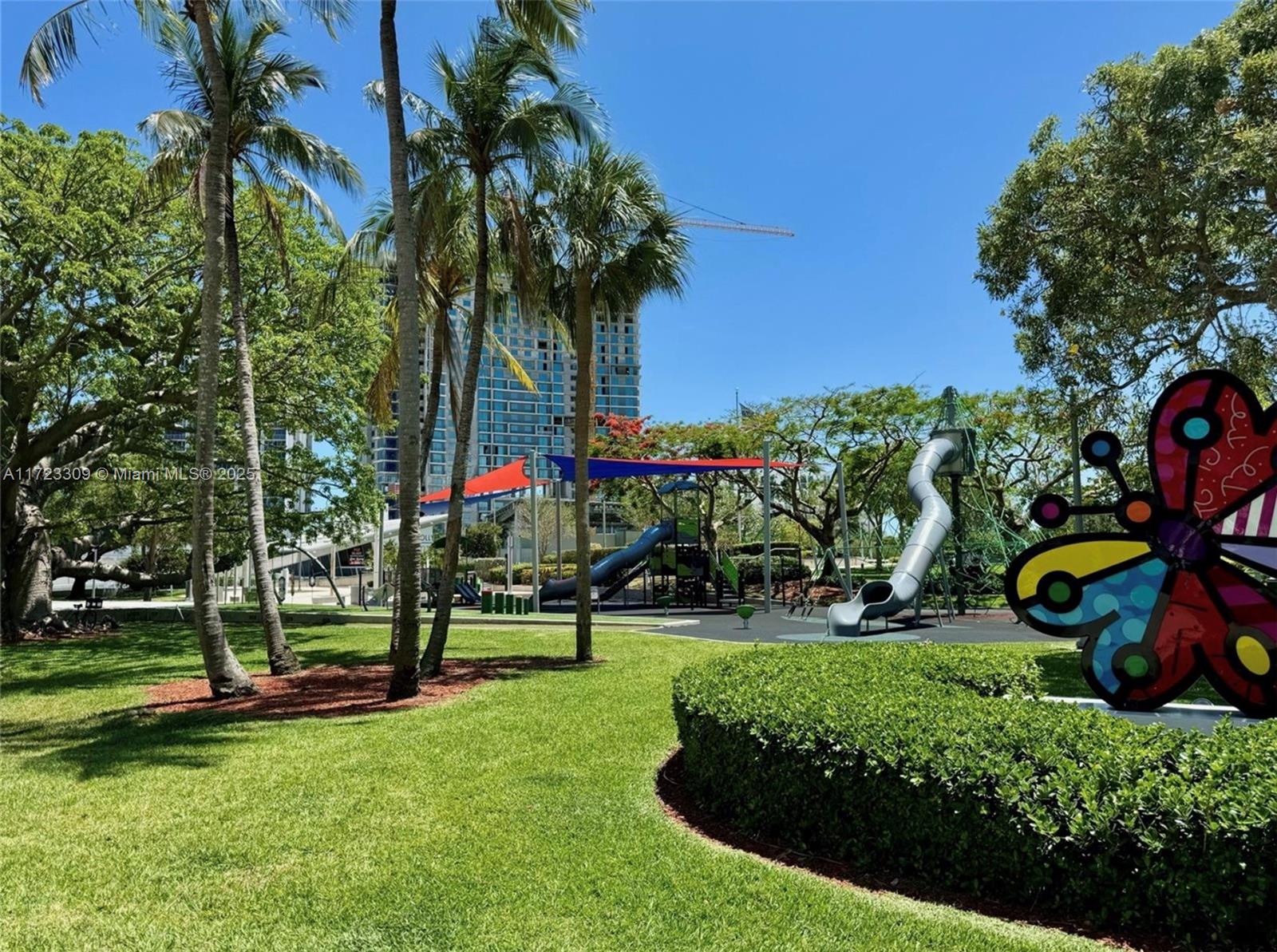 RADIUS CONDO - Residential