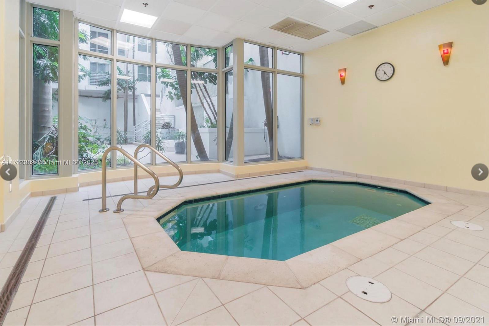RADIUS CONDO - Residential