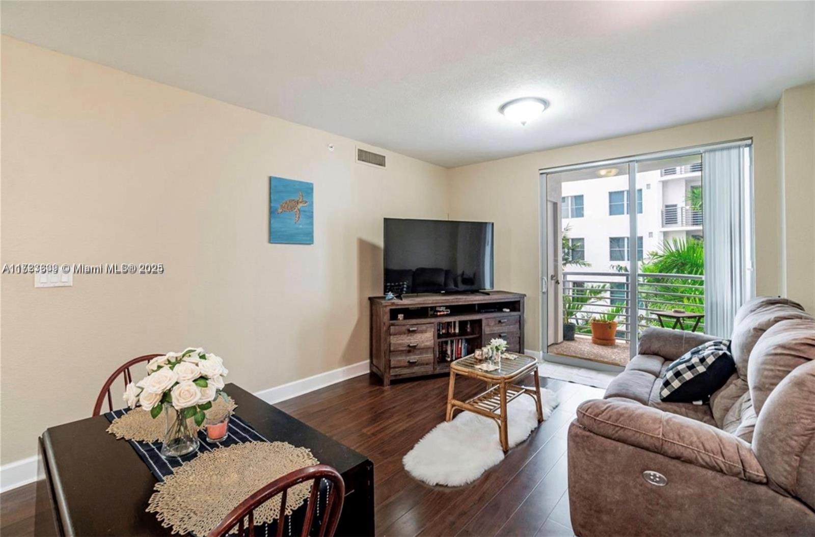 RADIUS CONDO - Residential