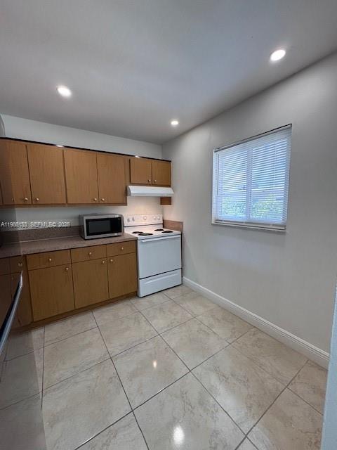 VILLAGE OF KINGS CREEK CO - Residential Lease