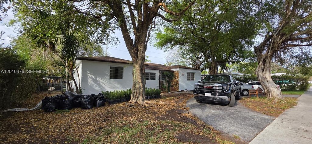 Photo of 2619 Arthur St #2, Hollywood, FL 33020 (MLS # A12010476)
