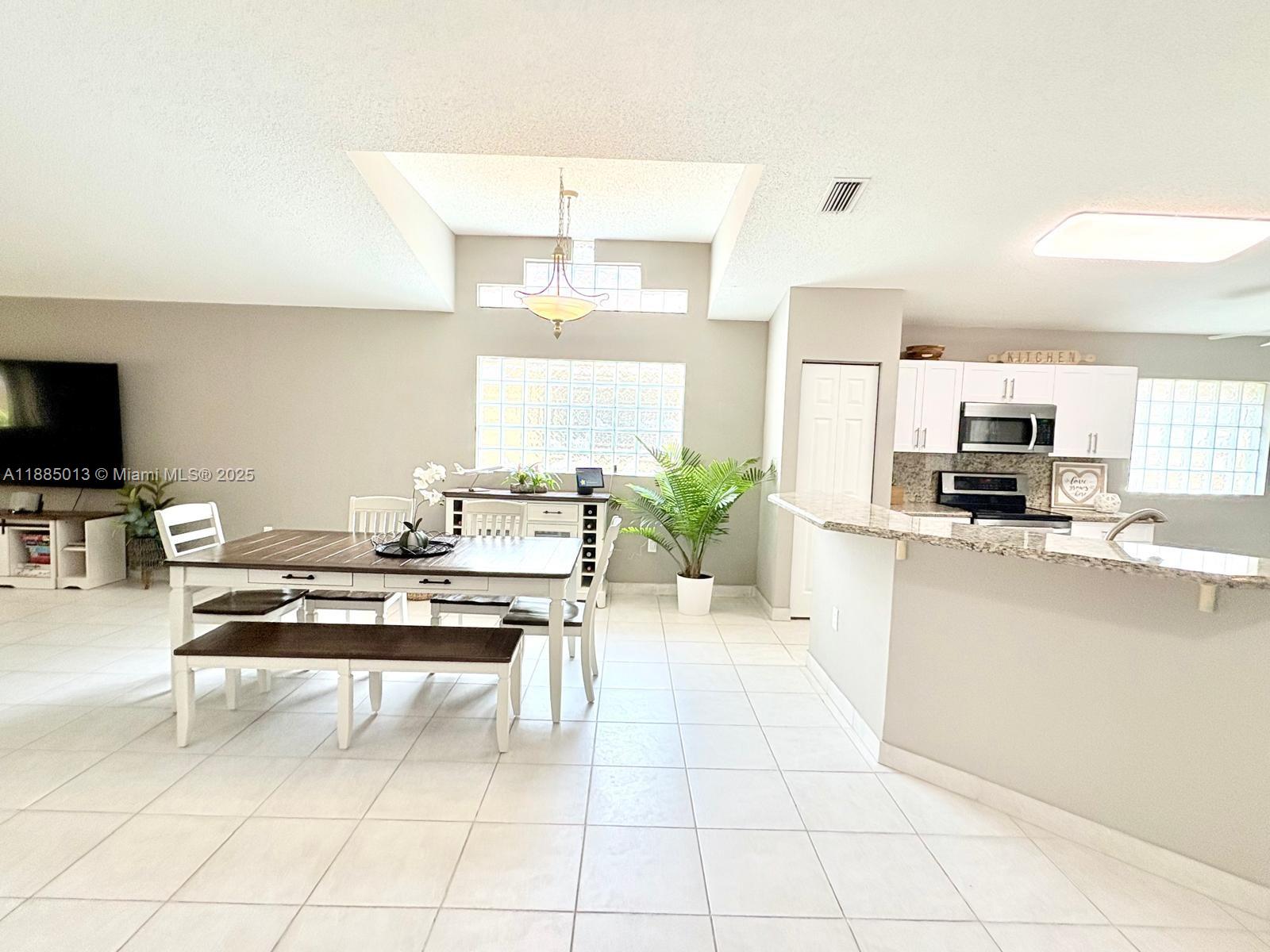 SAPPHIRE SHORES-SAPPHIRE - Residential Lease