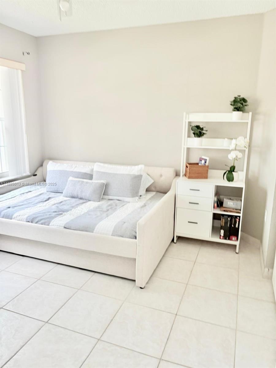 SAPPHIRE SHORES-SAPPHIRE - Residential Lease