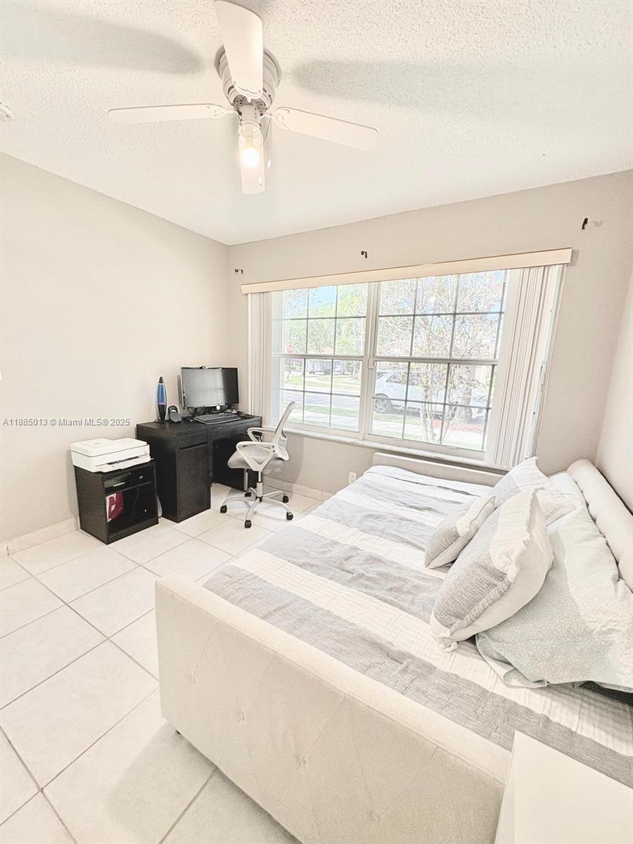 SAPPHIRE SHORES-SAPPHIRE - Residential Lease