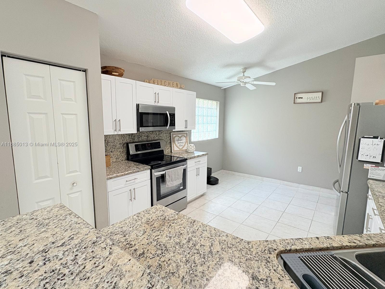 SAPPHIRE SHORES-SAPPHIRE - Residential Lease