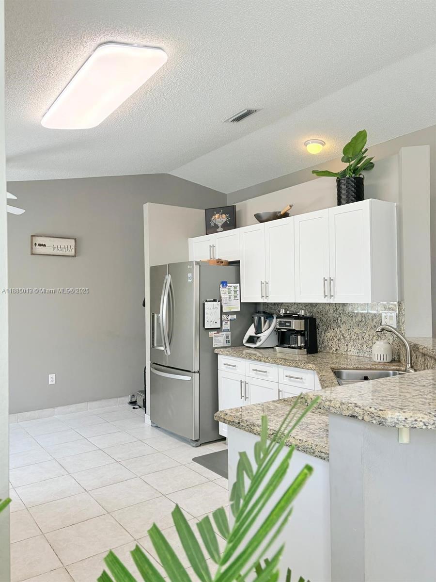 SAPPHIRE SHORES-SAPPHIRE - Residential Lease