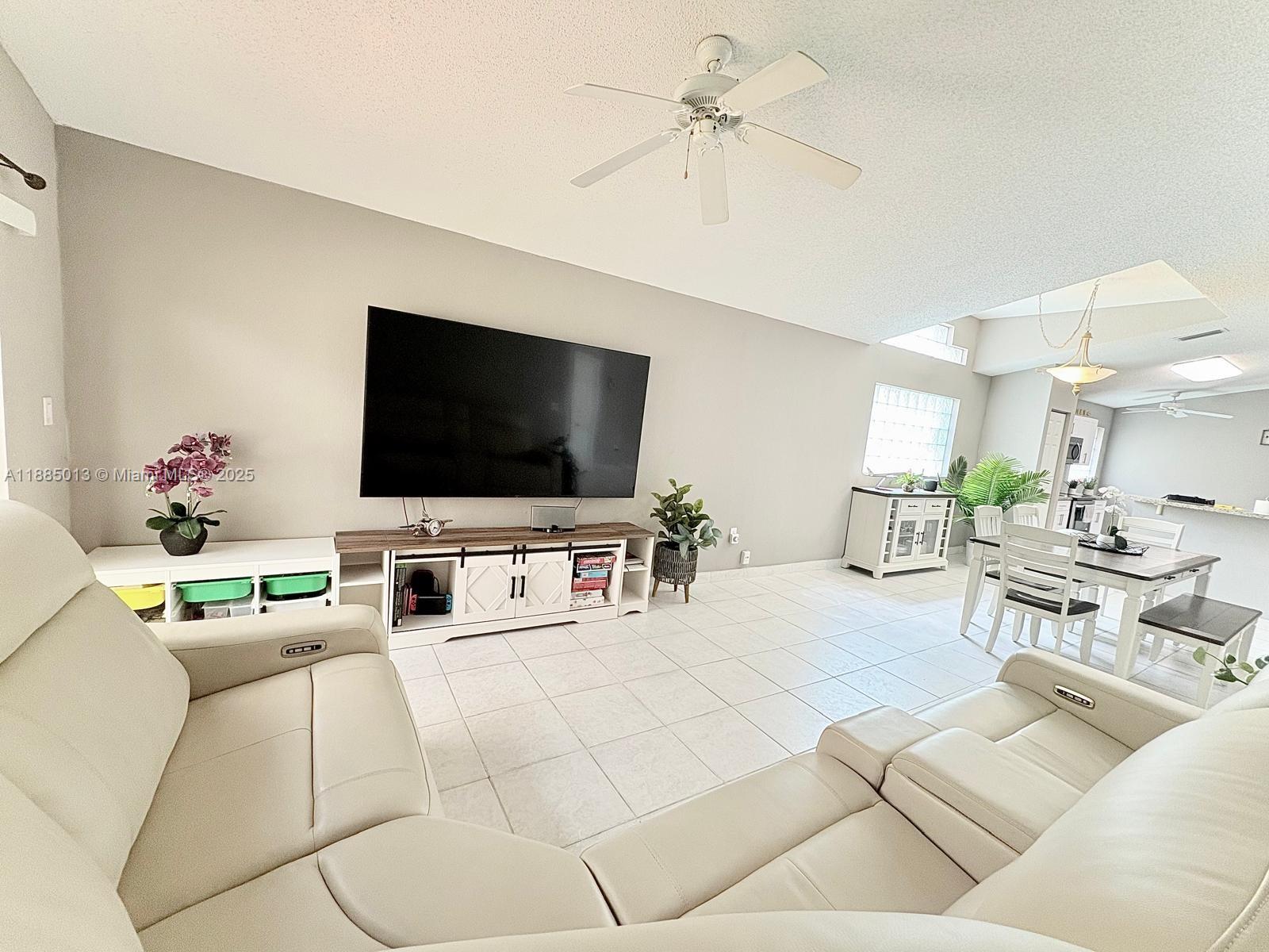 SAPPHIRE SHORES-SAPPHIRE - Residential Lease