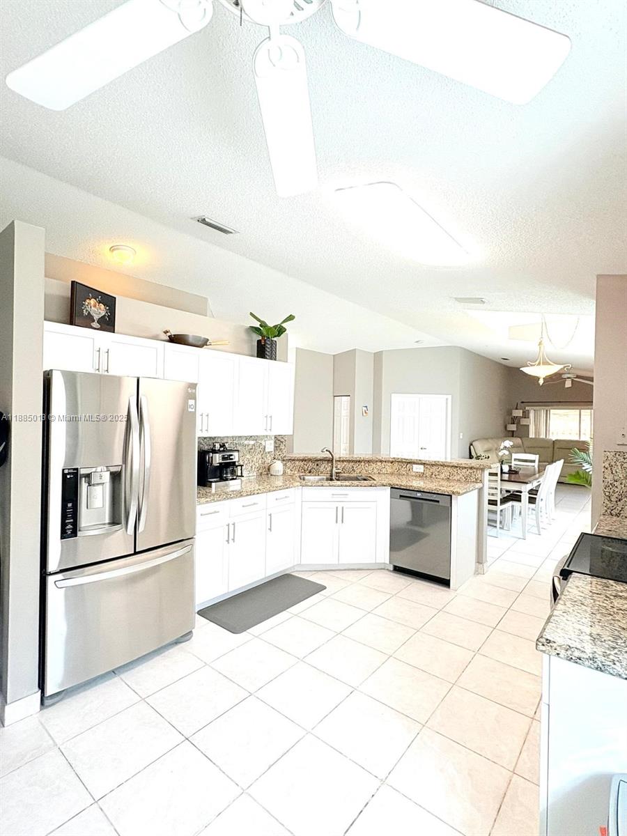 SAPPHIRE SHORES-SAPPHIRE - Residential Lease