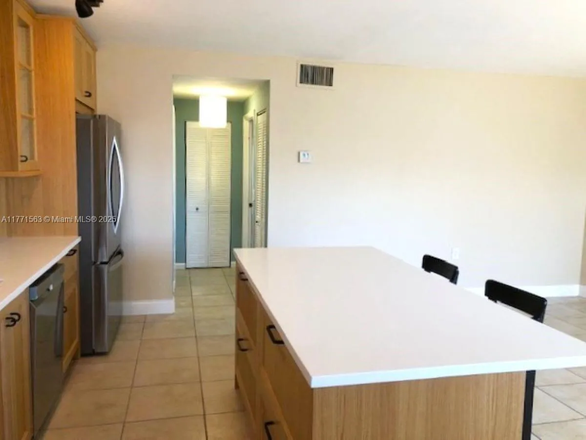 Miami Beach, Florida 33139, United States, 1 Bedroom Bedrooms, ,2 BathroomsBathrooms,Residential,Active,97759