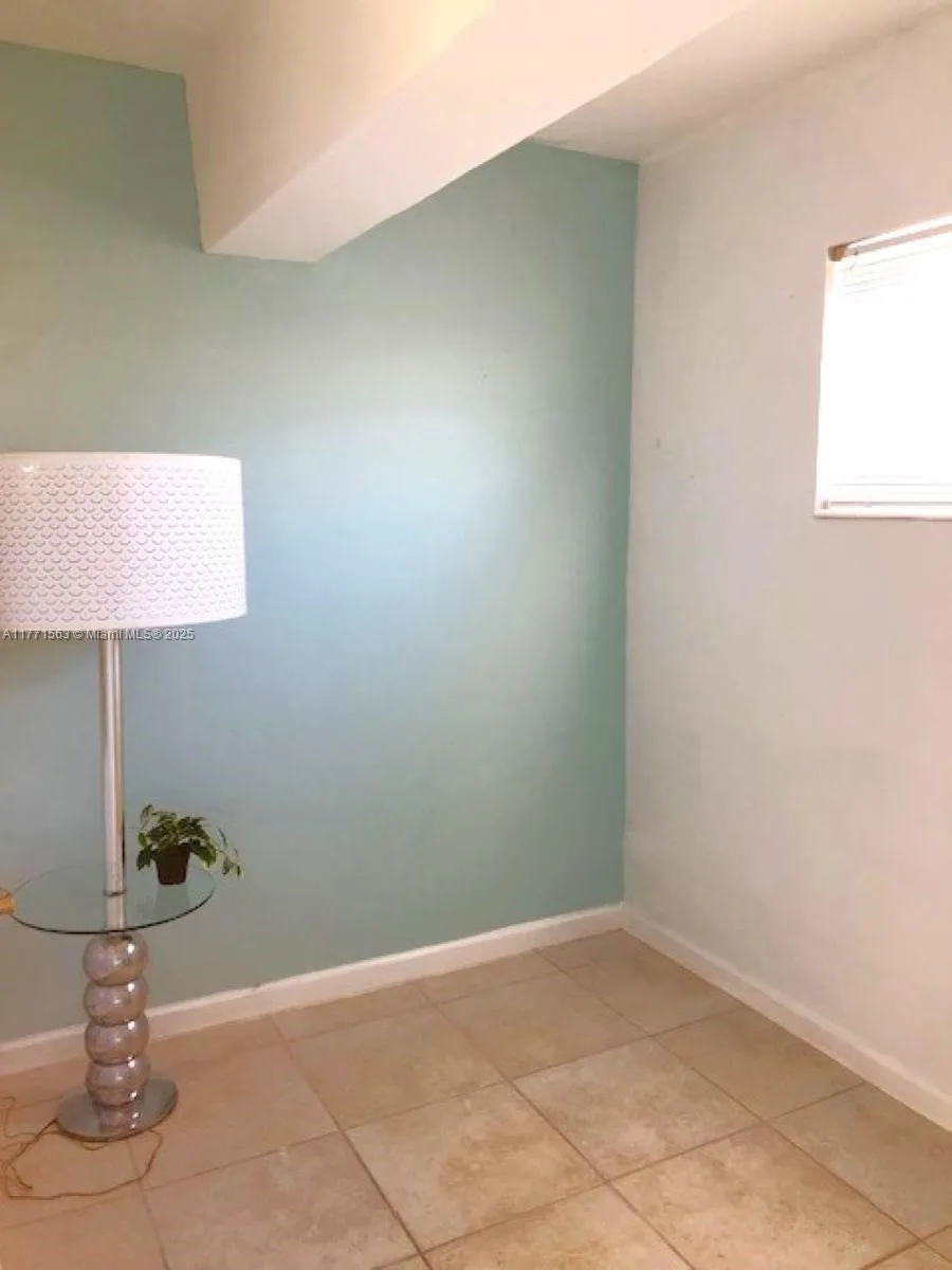 Miami Beach, Florida 33139, United States, 1 Bedroom Bedrooms, ,2 BathroomsBathrooms,Residential,Active,97759