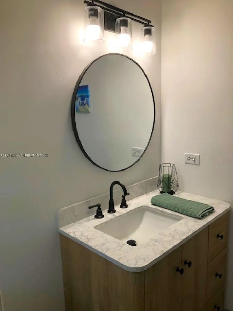 Miami Beach, Florida 33139, United States, 1 Bedroom Bedrooms, ,2 BathroomsBathrooms,Residential,Active,97759