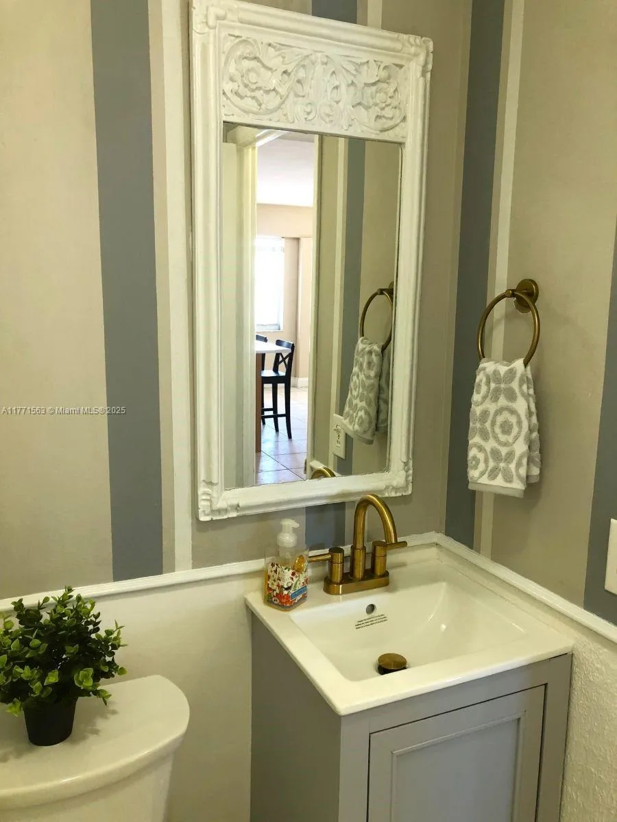 Miami Beach, Florida 33139, United States, 1 Bedroom Bedrooms, ,2 BathroomsBathrooms,Residential,Active,97759