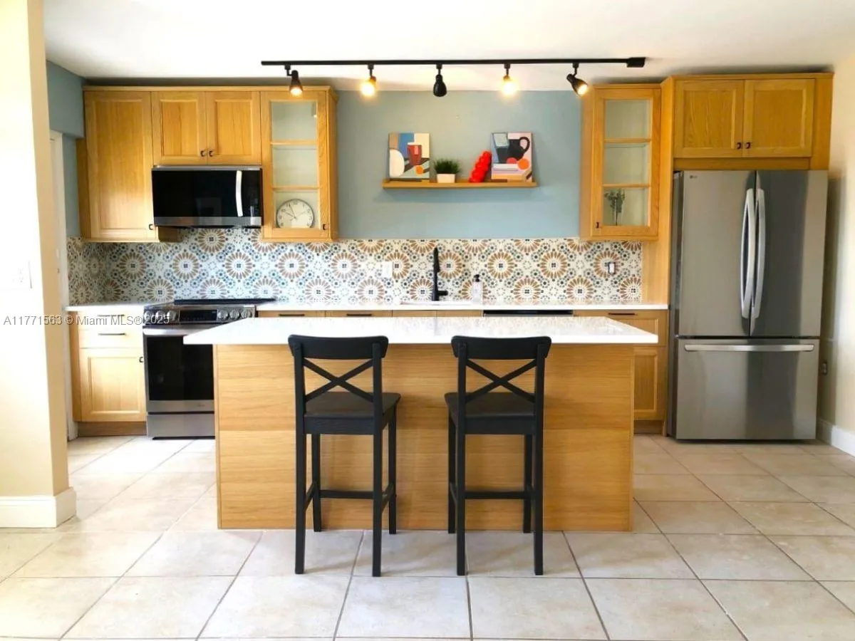 Miami Beach, Florida 33139, United States, 1 Bedroom Bedrooms, ,2 BathroomsBathrooms,Residential,Active,97759