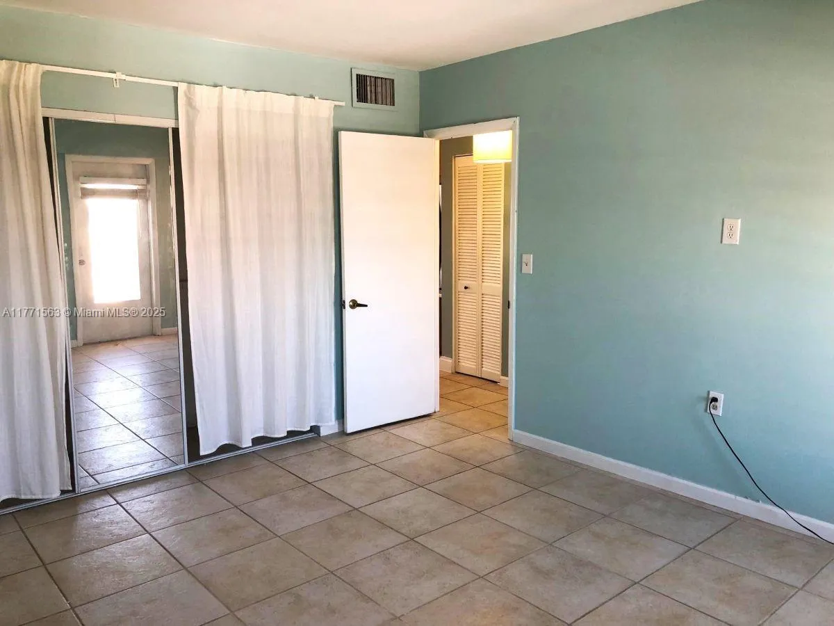 Miami Beach, Florida 33139, United States, 1 Bedroom Bedrooms, ,2 BathroomsBathrooms,Residential,Active,97759