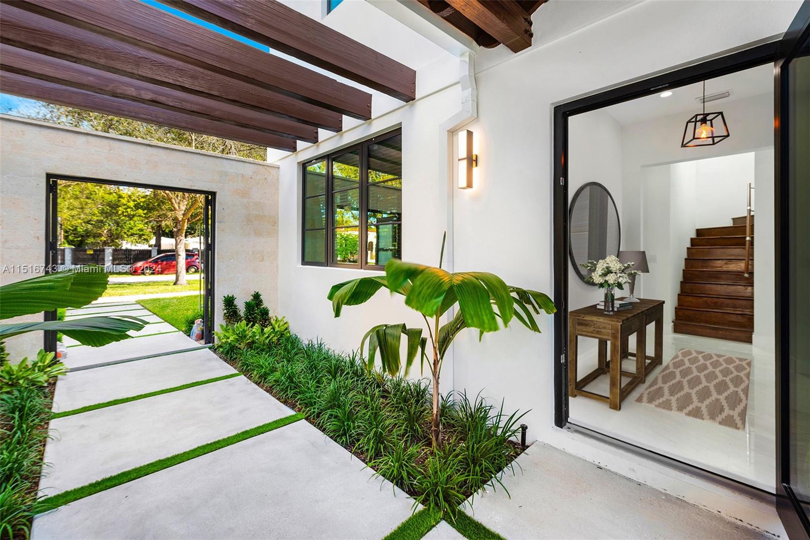 638 Escobar Ave