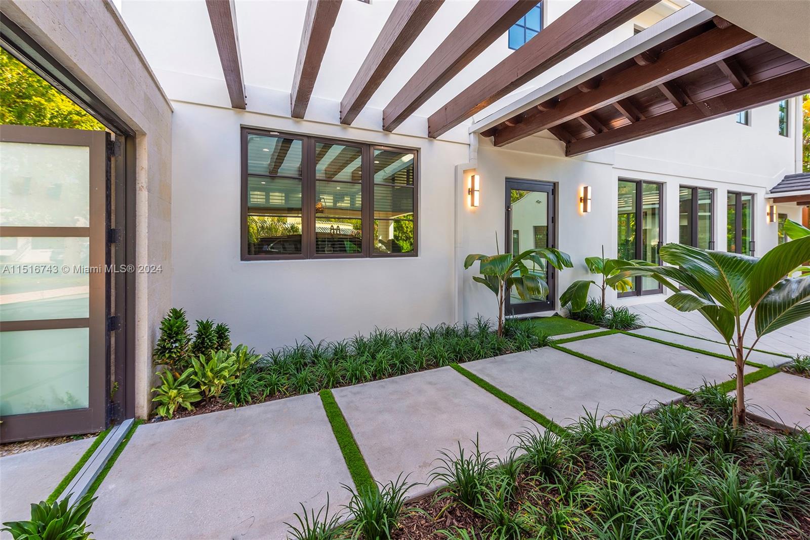 638 Escobar Ave