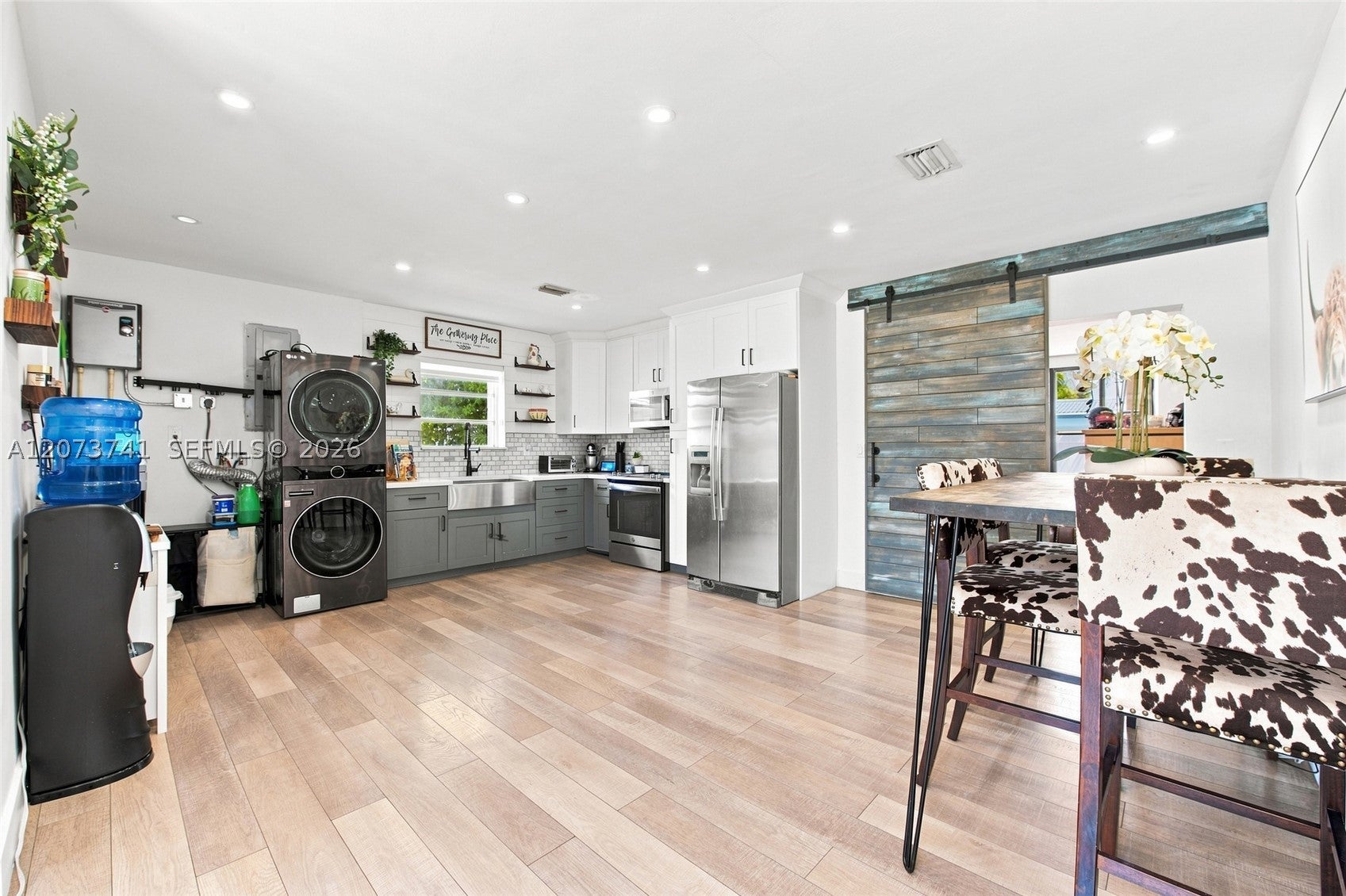 681 W 55th Pl