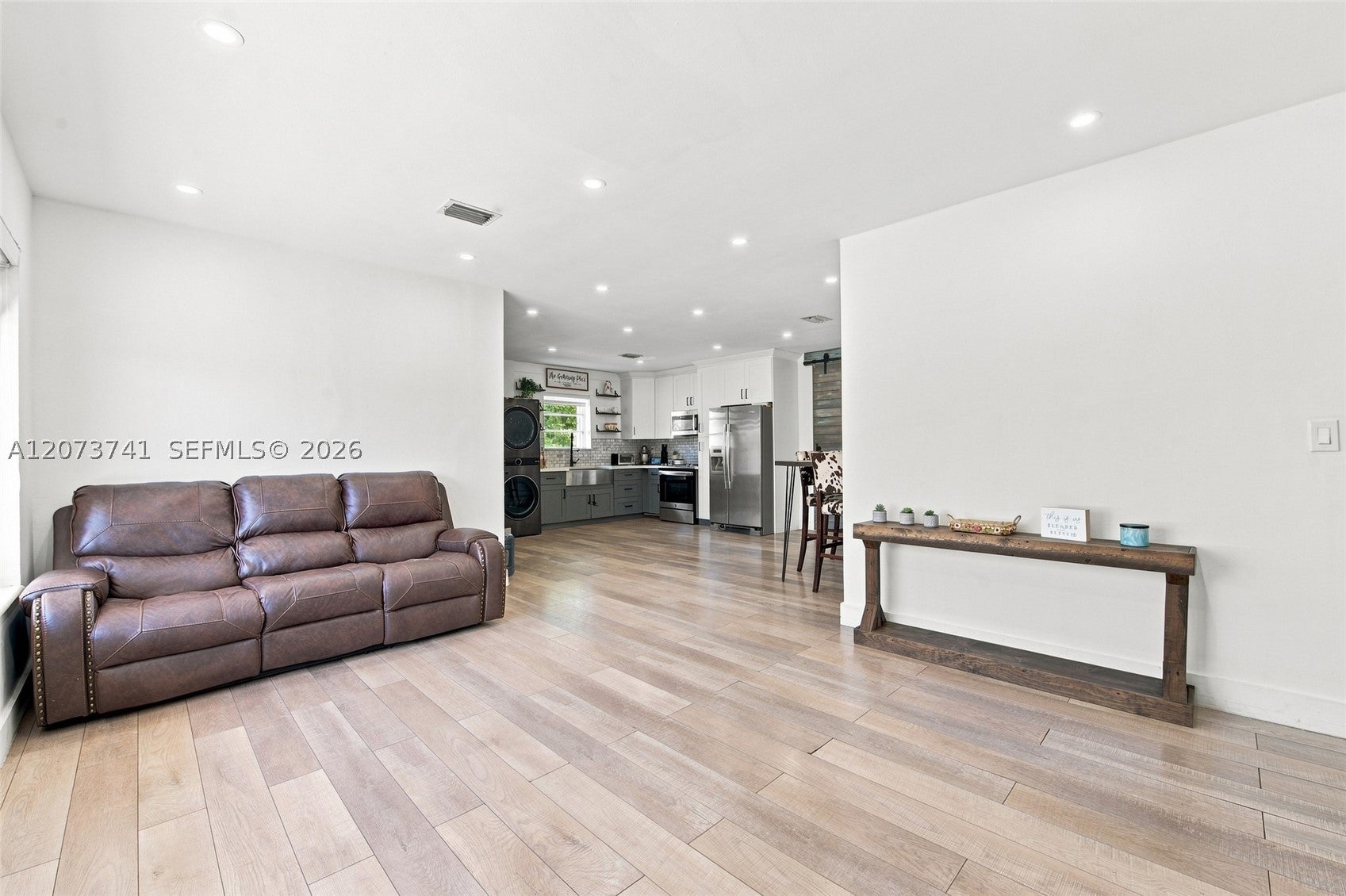 681 W 55th Pl