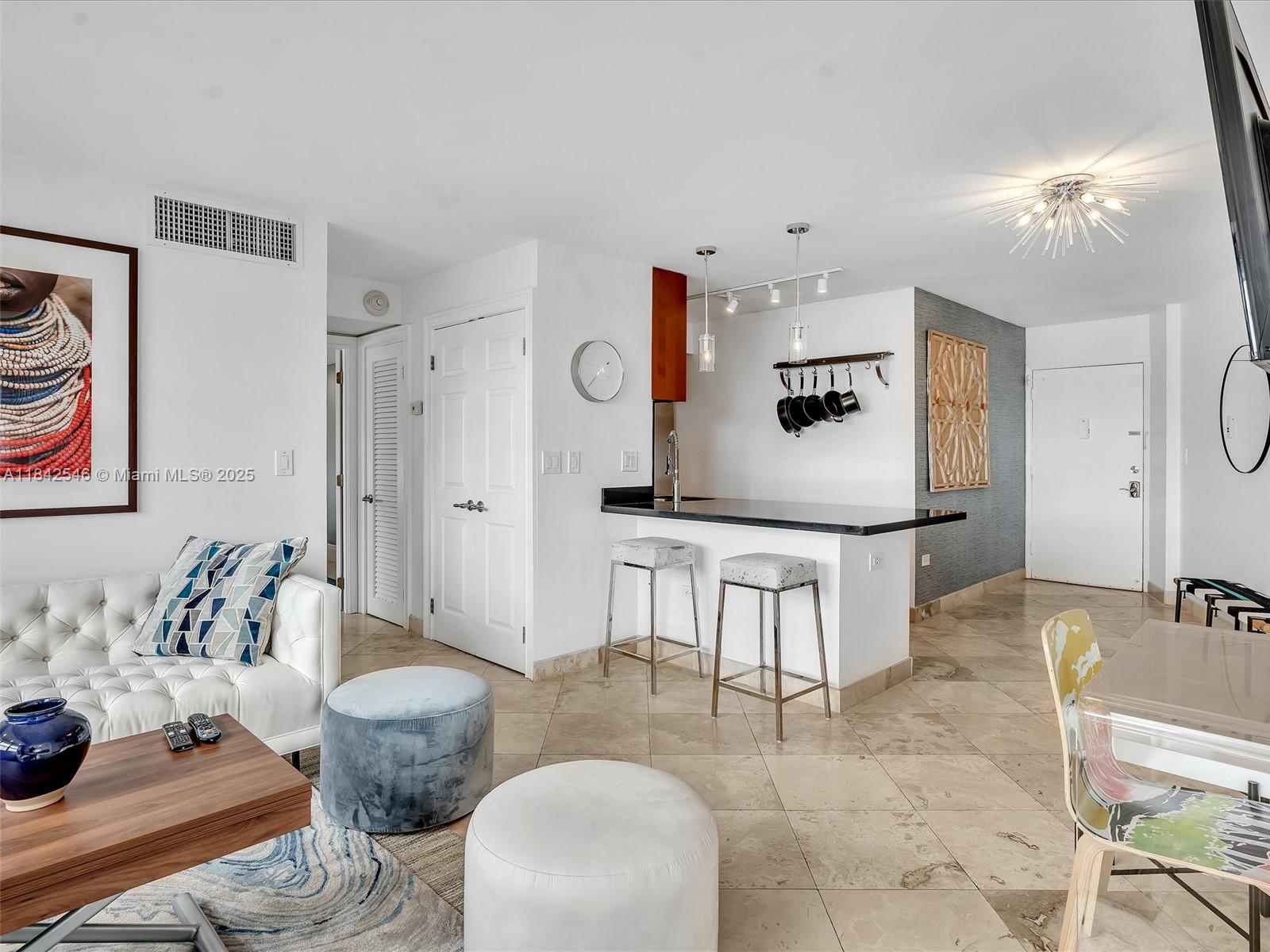 OCTAGON TOWERS I CONDO - Residential