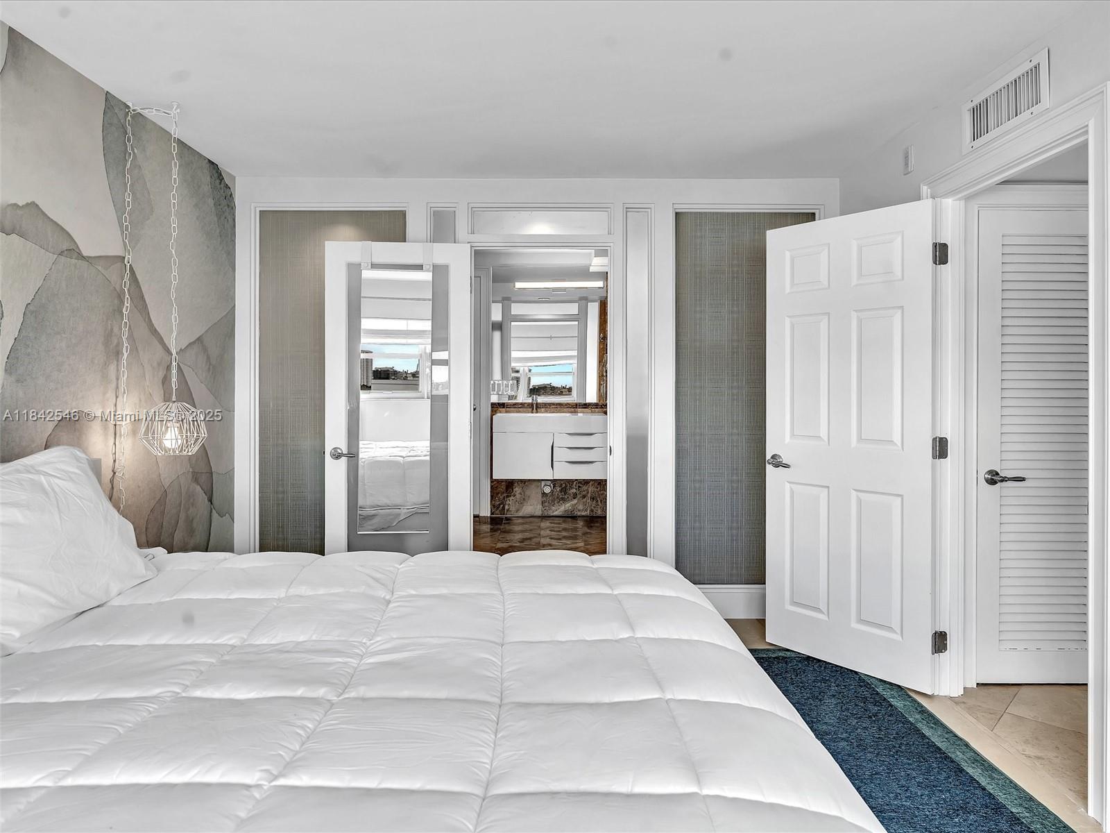 OCTAGON TOWERS I CONDO - Residential