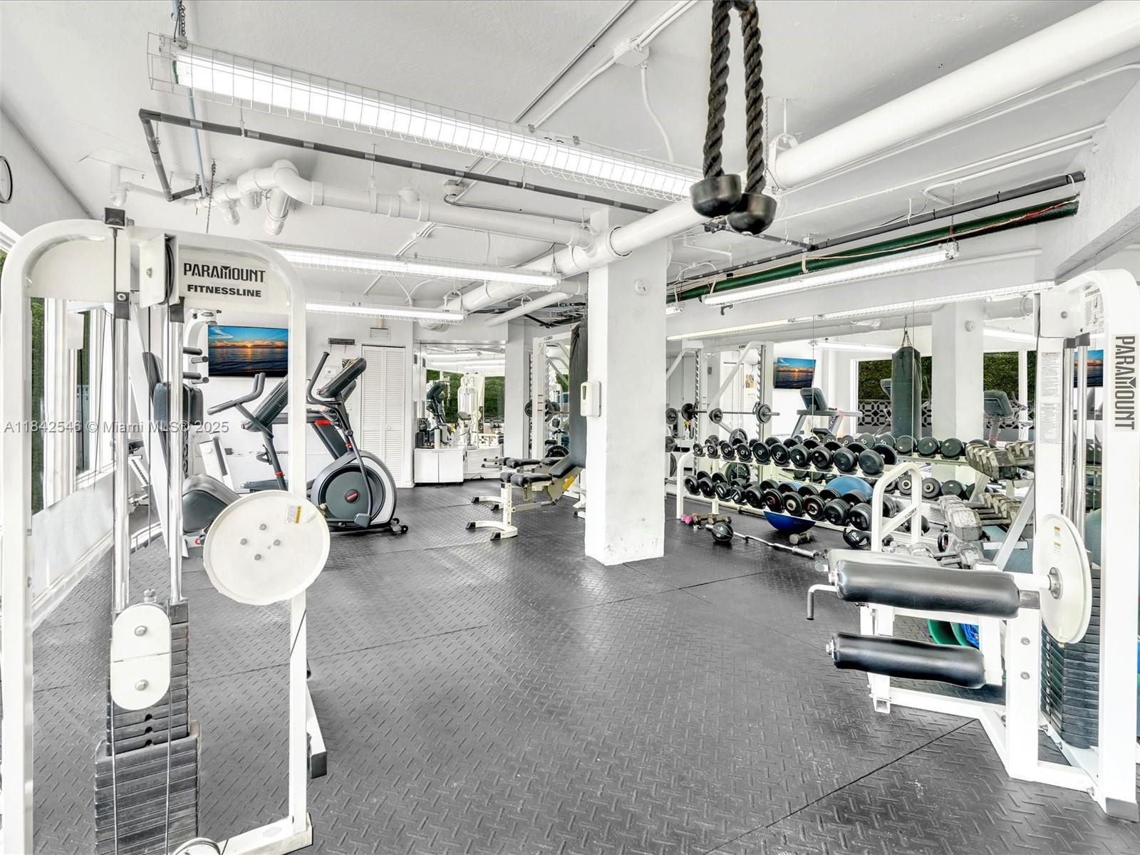 OCTAGON TOWERS I CONDO - Residential