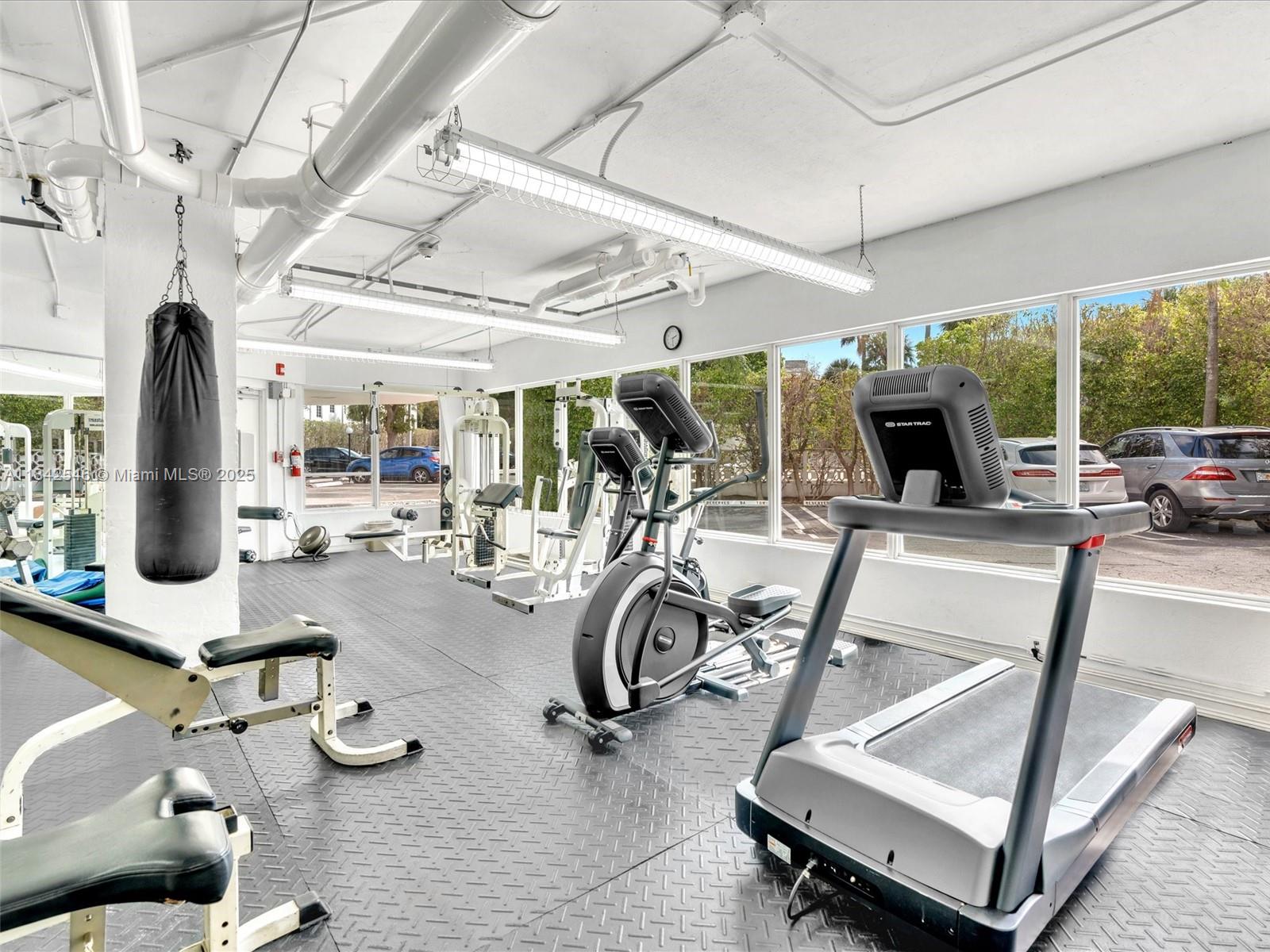 OCTAGON TOWERS I CONDO - Residential