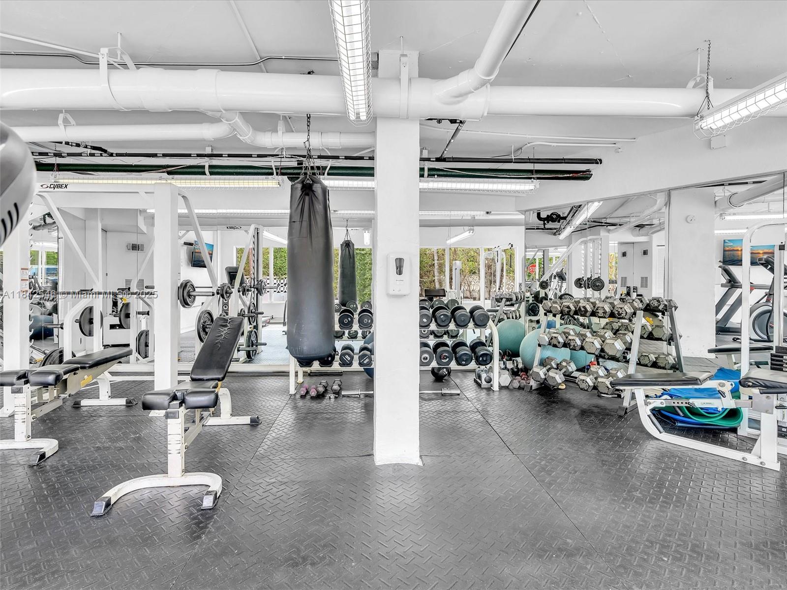 OCTAGON TOWERS I CONDO - Residential