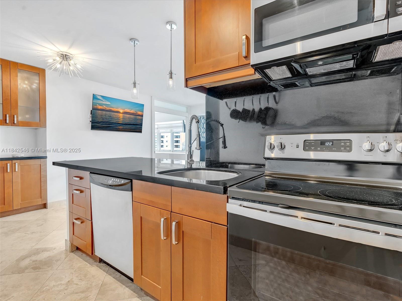 1881 Washington Ave 10G