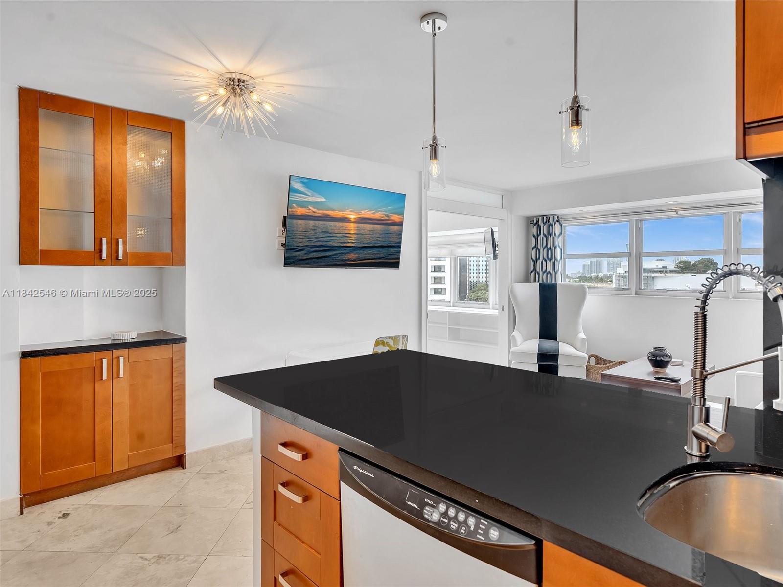 OCTAGON TOWERS I CONDO - Residential