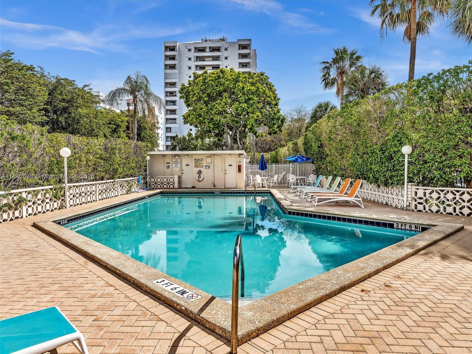 OCTAGON TOWERS I CONDO - Residential