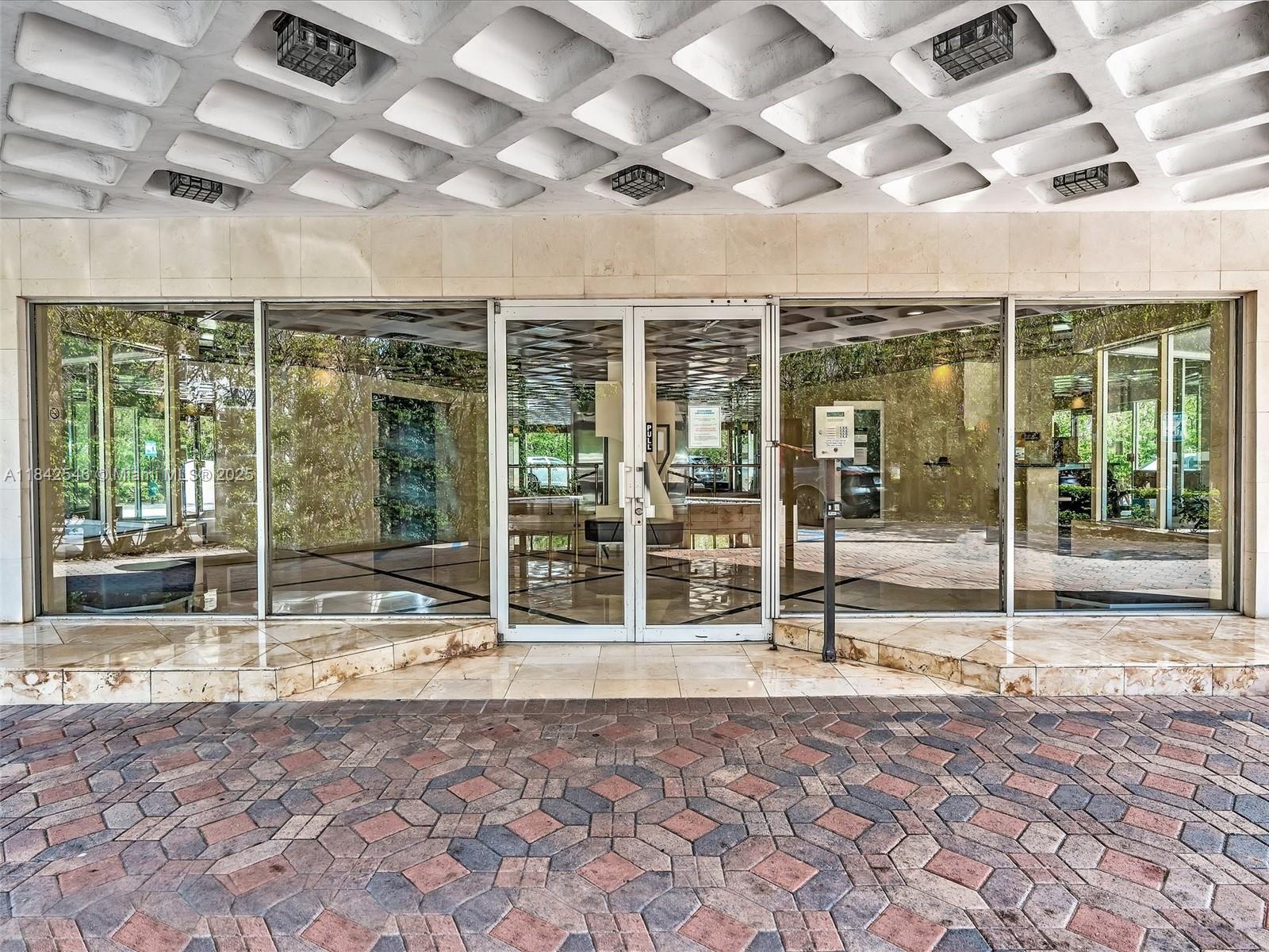 OCTAGON TOWERS I CONDO - Residential