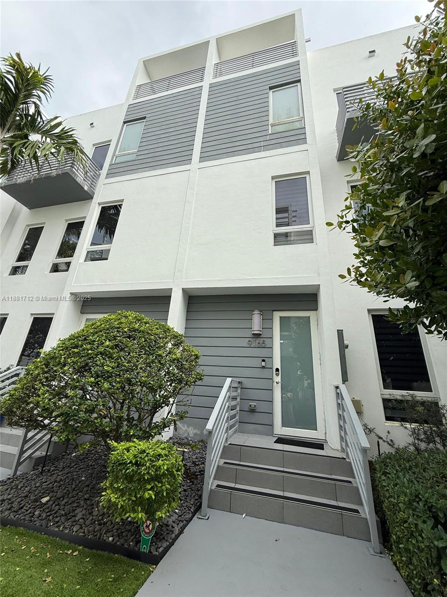 Luxury Contemporary Townhome and Gated Community in the City Doral (Contempo Townhouse) 4 Bedrooms 3 1/2 Bath, Rooftop Terrace with Summer Kitchen, Unit 3 Story. Near southern Command and Doral Central Park