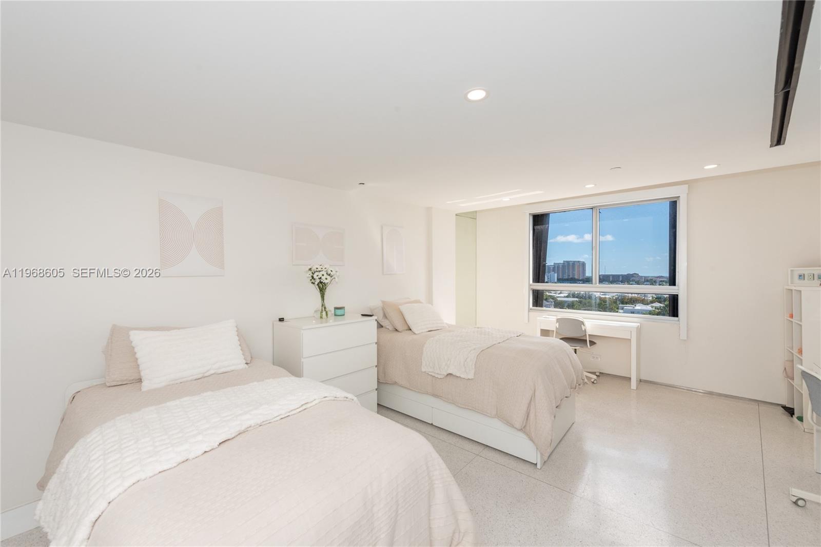 THE EMERALDBAY @ KEY COLO - Residential Lease