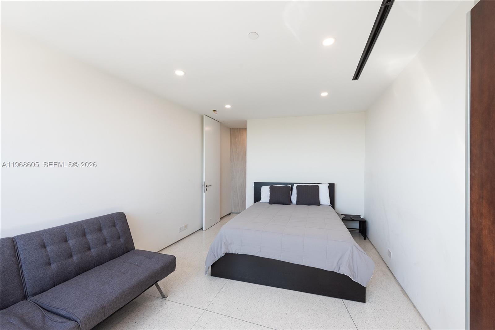 THE EMERALDBAY @ KEY COLO - Residential Lease