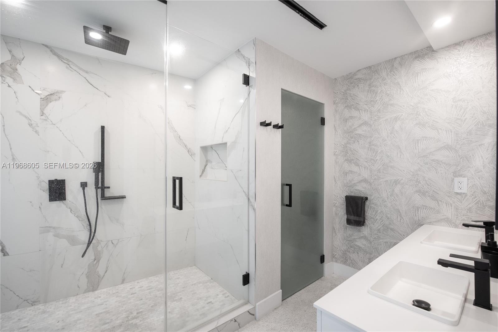 THE EMERALDBAY @ KEY COLO - Residential Lease