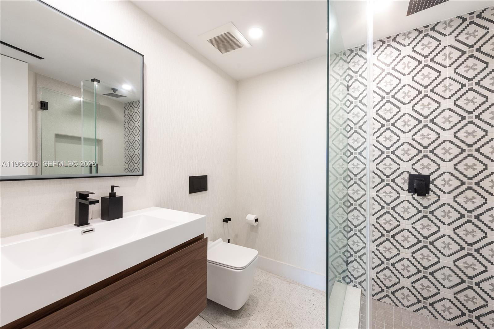 THE EMERALDBAY @ KEY COLO - Residential Lease