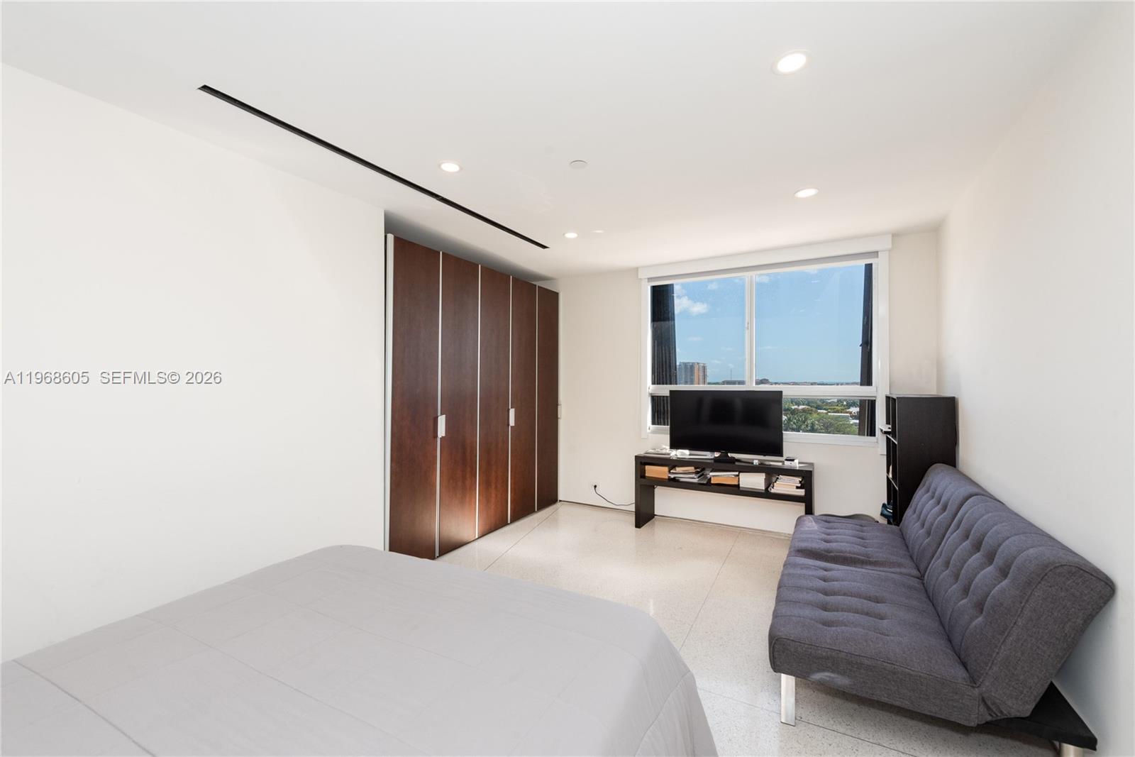 THE EMERALDBAY @ KEY COLO - Residential Lease