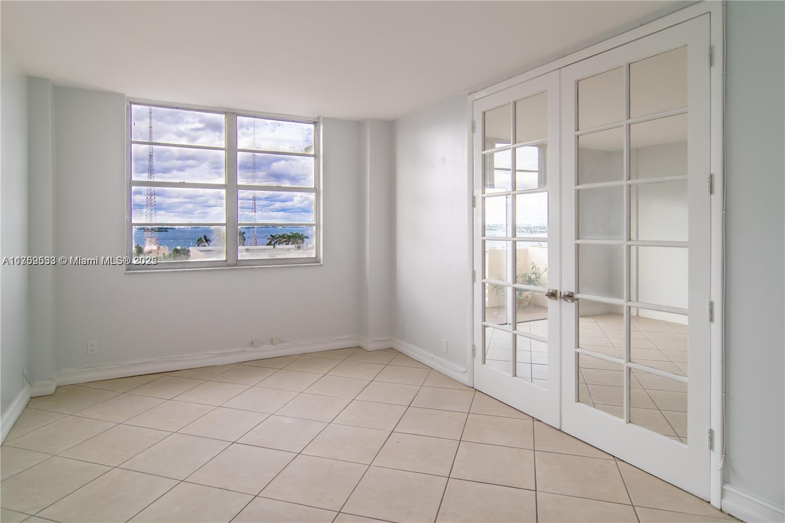 ISLAND PLACE AT NORTH BAY - Residential