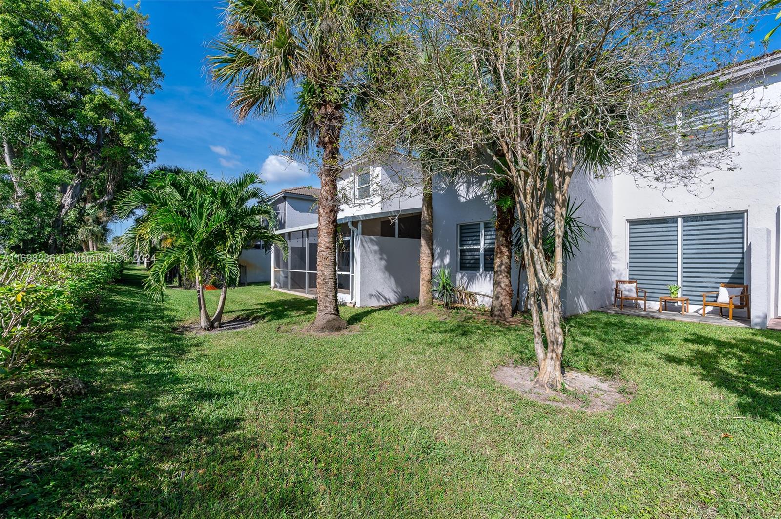 PEMBROKE SHORES - Residential
