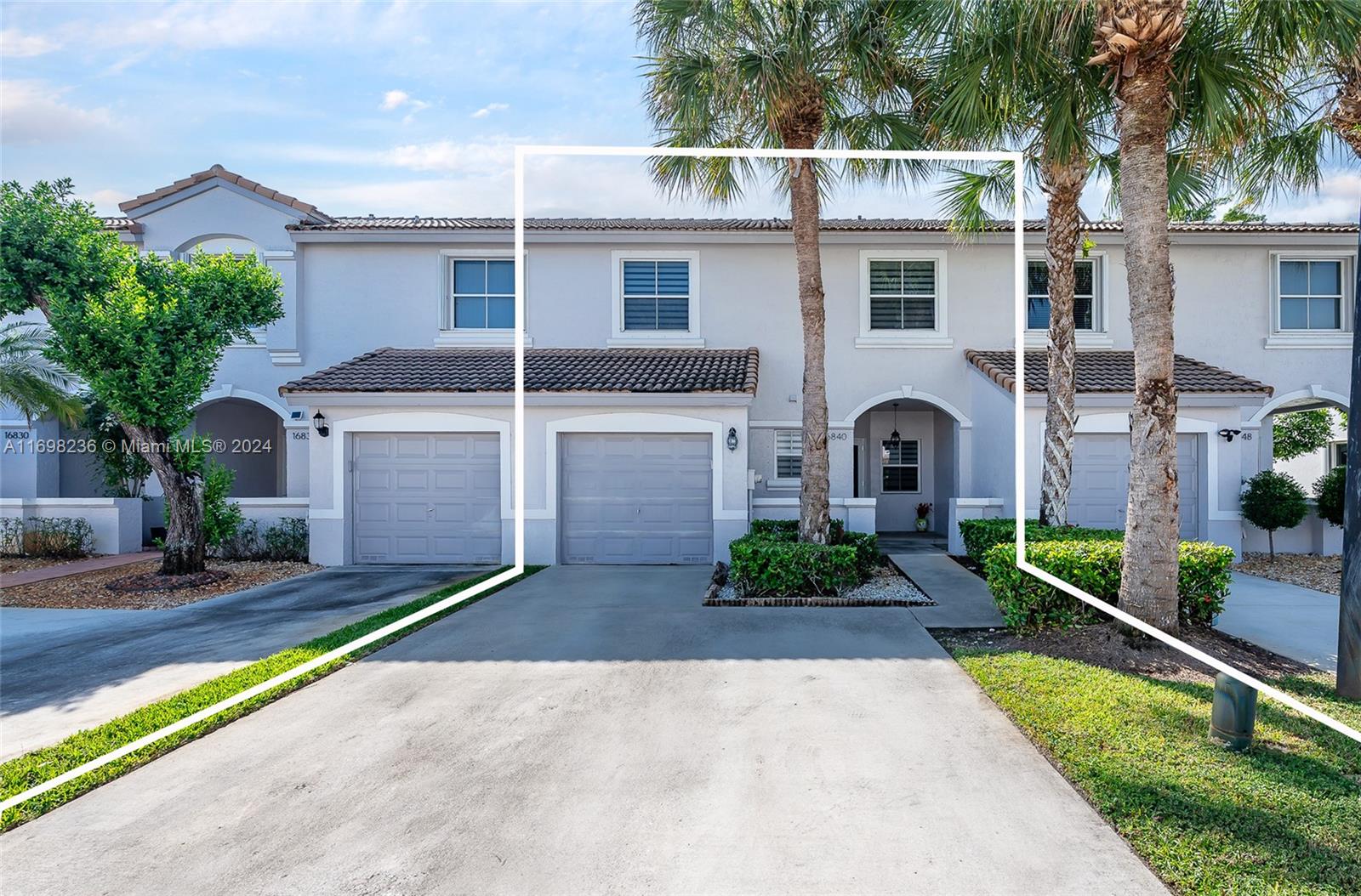 PEMBROKE SHORES - Residential