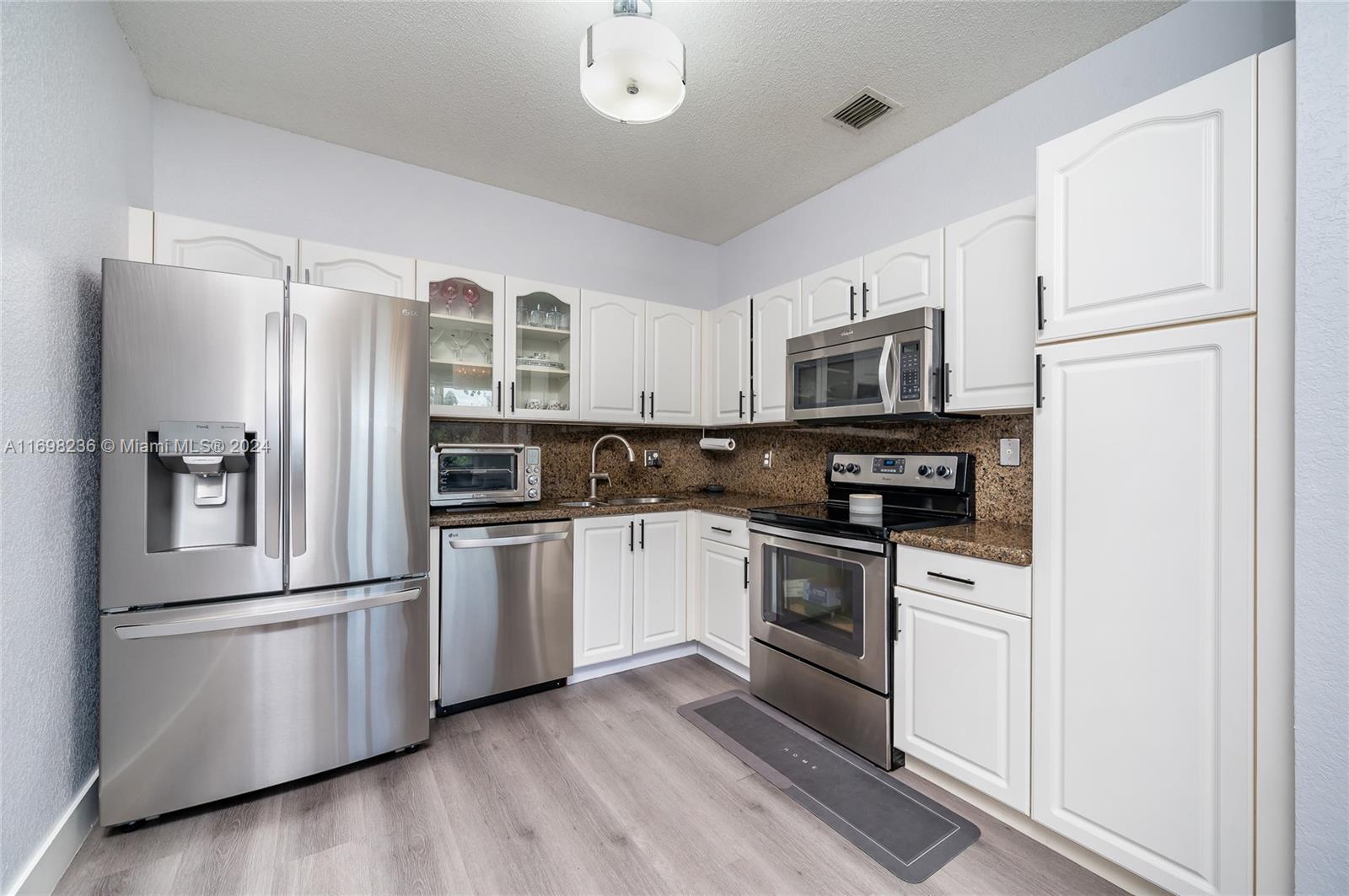 PEMBROKE SHORES - Residential