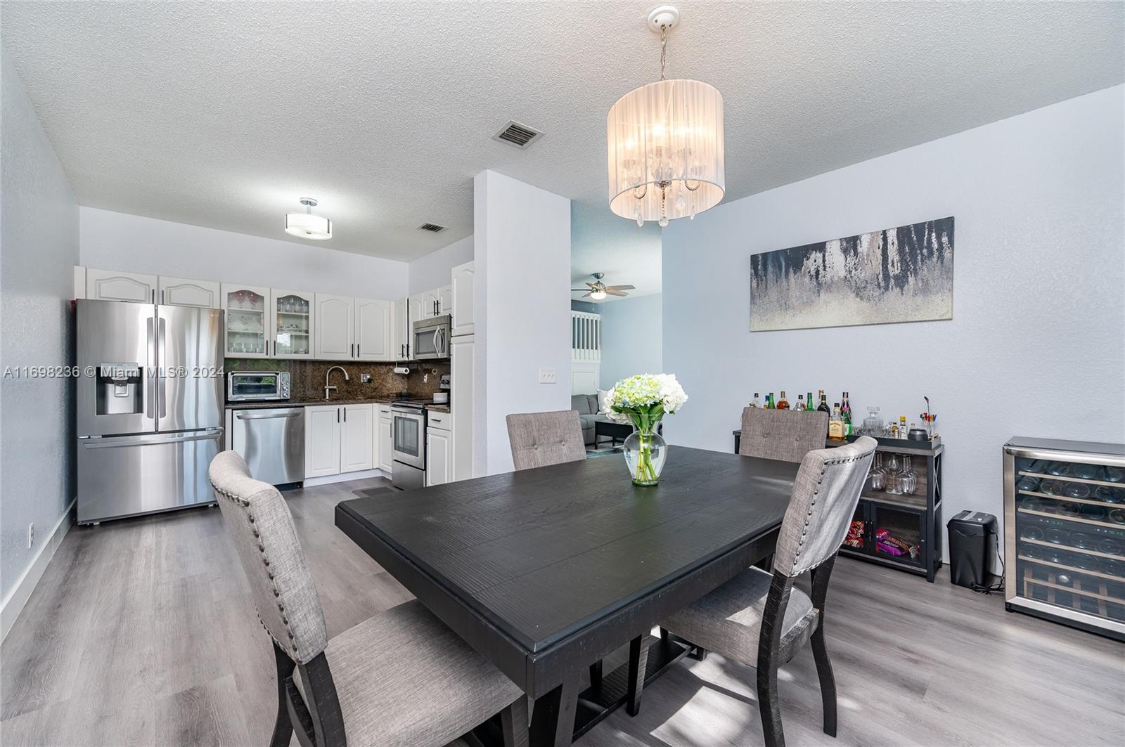 PEMBROKE SHORES - Residential