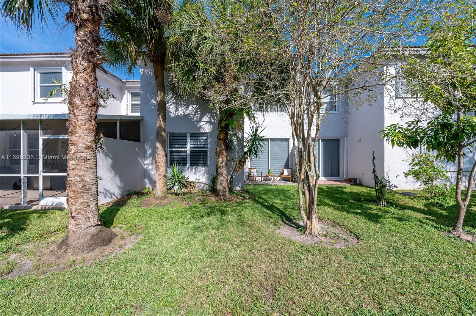 PEMBROKE SHORES - Residential