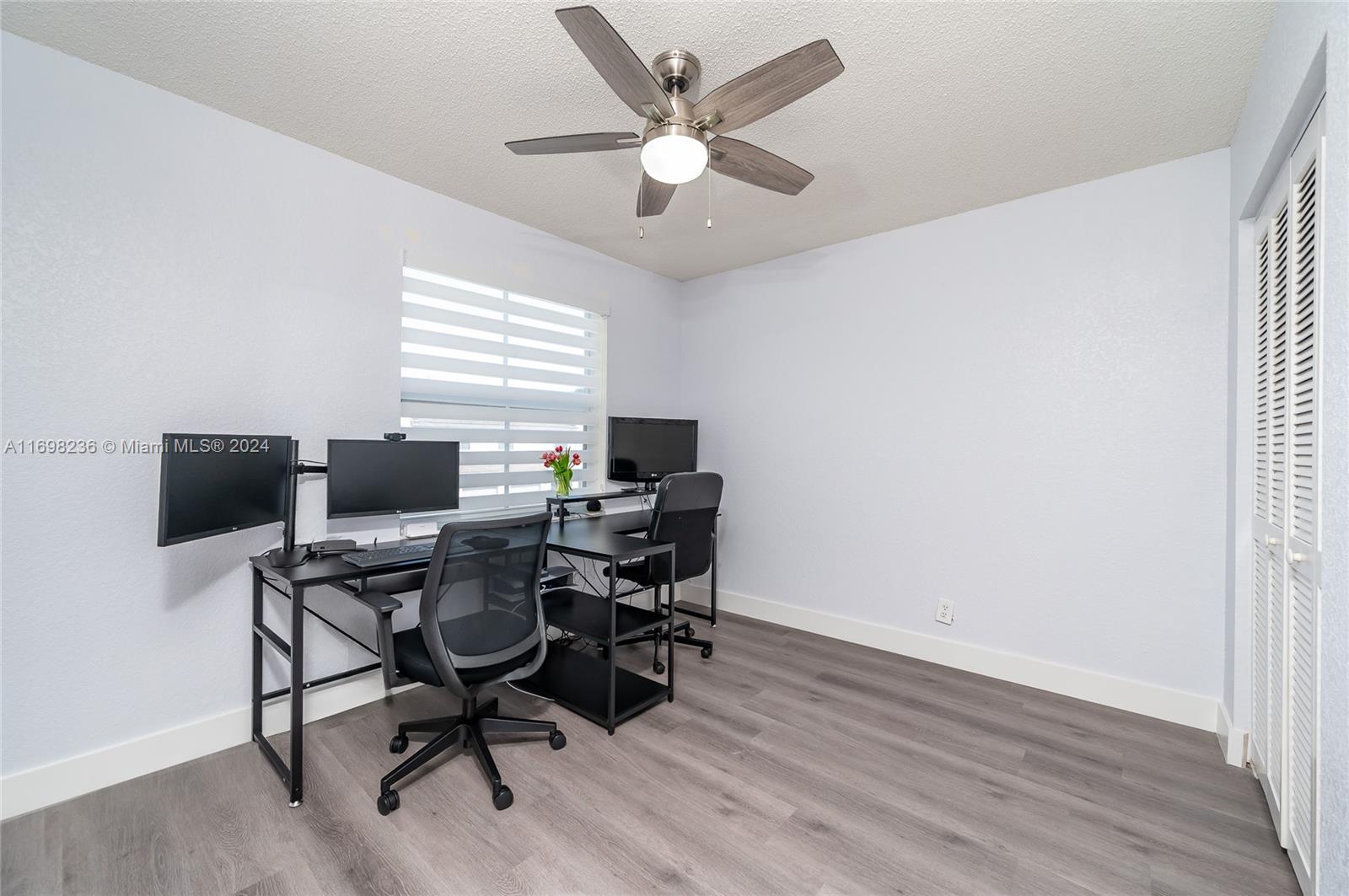 PEMBROKE SHORES - Residential